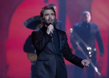 Alejandro Fernández donará a los damnificados en Texas las ganancias de sus conciertos en EE.UU.