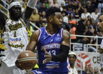 Trotamundos y Gaiteros se repartieron las victorias en el arranque de la final