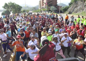 Cámara de Comercio celebró 130 años con una caminata que congregó unos 300 participantes