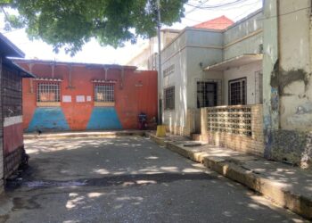 Voz Comunitaria | Comerciantes del sector Catedral de Cumaná denuncian malos olores