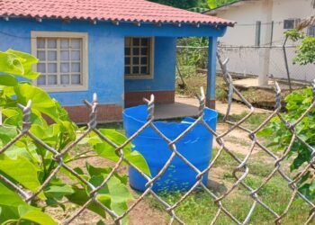 Voz comunitaria | Habitantes de Mayorquín II de Barcelona demandan agua potable por tubería (+Fotos)