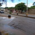 Voz Comunitaria | En Playa Grande tubería madre de agua potable lleva 20 días rota