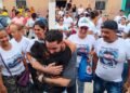 Carupanero detenido en el Cecot fue recibido por familiares y amigos en medio de una fiesta popular