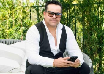 Miguel Petit Debuta como autor con “Entre acordes y estrategias”