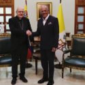 Jorge Rodríguez entregó una carta dirigida al papa para que interceda por niños migrantes en EE.UU