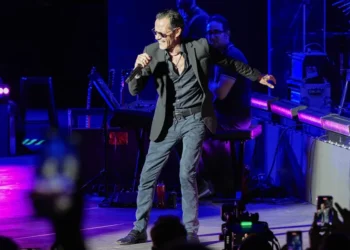 Marc Anthony pone al público de Marbella en pie porque "la salsa se goza y se baila"