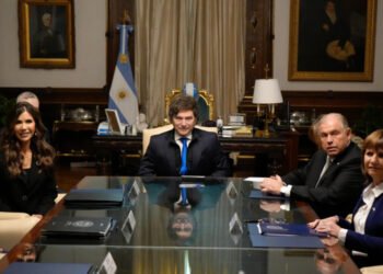 Milei recibió a la secretaria de Seguridad Nacional de Donald Trump en Buenos Aires