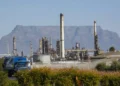 La OPEP+ decide aumentar su bombeo en 548.000 barriles diarios de crudo
