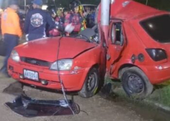 Veinteañero falleció tras chocar su carro contra un poste en Anaco