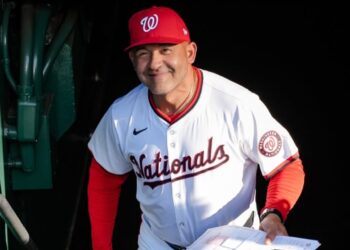 Miguel Cairo fue nombrado mánager interino de los Nacionales de Washington
