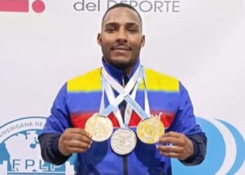 Julio Mayora es campeón panamericano en halterofilia con récord incluído