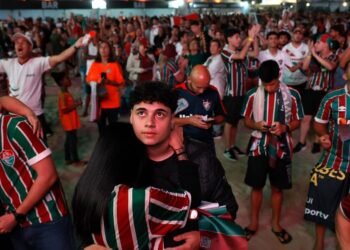 Los aficionados enaltecen a Fluminense en Copacabana pese a la eliminación del Mundial (+Fotos)