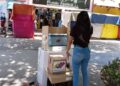 Feria Electoral se instaló en la plaza Colón para enseñar a los carupaneros a votar