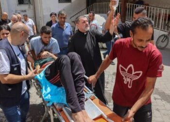 Israel "lamenta daños y víctimas" contra la iglesia católica de Gaza tras el bombardeo