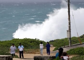 Japón emite aviso de tsunami tras terremoto de magnitud 8 en península rusa de Kamchatka