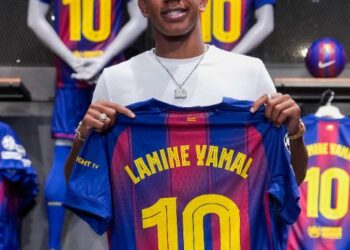 Lamine Yamal hereda el número 10 de Messi, Maradona, Ronaldinho y Romario (+Video)