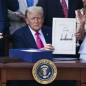 Trump rubrica su ley de recorte fiscal y presupuestario y dice que es su "mayor victoria"