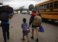 Los migrantes dan la vuelta: miles retornan desilusionados del “sueño americano”