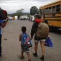 Los migrantes dan la vuelta: miles retornan desilusionados del “sueño americano”