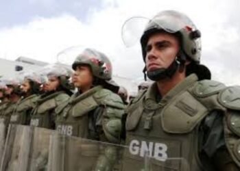 Militares venezolanos detienen a un presunto contrabandista de 700 kilos de mercancía