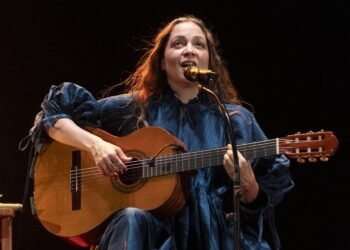 Natalia Lafourcade hechiza al público español con un gira que va 'Hasta la raíz'