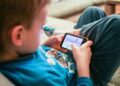 Uso del celular antes de 13 años de edad compromete la salud mental