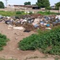 Basura y maleza abundan en terreno abandonado de Bello Monte