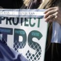 Cruzada de Trump contra el TPS genera temor y confusión sobre qué país será el próximo