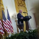 Un tribunal rechaza el intento de Trump de eliminar la ciudadanía por nacimiento