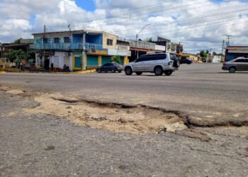 Desde hace dos años piden reparación de hueco en avenida Miranda con calle Serapio Rincones