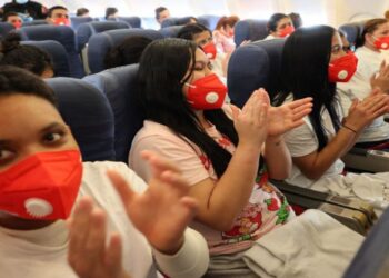 Un total de 186 migrantes regresan a Venezuela en un vuelo estatal de repatriación