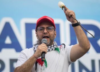 Venezuela dice que Argentina debe seguir luchando por su independencia "plena y auténtica"