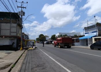 En la calle 23 de Enero de Barrio Sucre llevan meses con problemas eléctricos