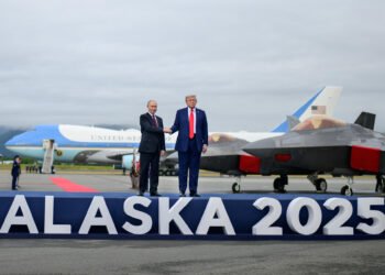 Trump y Putin comienzan su reunión con sus delegaciones a puerta cerrada (+Video)