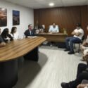 Concejales de Lechería se reunieron con representantes de la junta directiva de APMO