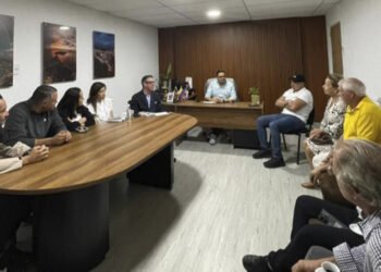 Concejales de Lechería se reunieron con representantes de la junta directiva de APMO