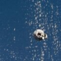 Los cuatro astronautas de la Crew-10 inician regreso a la Tierra tras desacople de la EEI