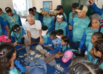 Plan educativo de Eveba llevó a los hijos de sus trabajadores a Mochima para ver cría de caballitos de mar