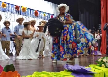 Escuela de Cantos Tradicionales cerró ciclo escolar con una gala de galerón en el Ateneo