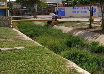 Vecinos piden saneamiento del caño que circunda Los Molinos y el sector Promesa de Dios