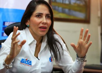 Luisa González dice que buscan ligarla al Cartel de los Soles en Ecuador para encarcelarla