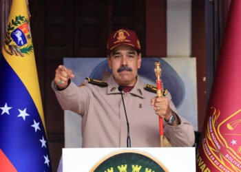 Maduro reitera que expresidente Santos planificó fallido atentado hace siete años