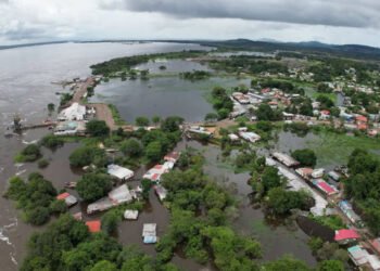 Gobernador de Amazonas reportó "descenso sostenido" del río Orinoco