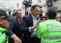 Las autoridades de Perú sacan a Martín Vizcarra de la cárcel para presidentes y lo recluyen en una cárcel común