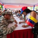 Maduro califica como un "éxito" el inicio de la jornada de alistamiento de milicianos