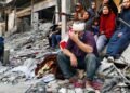 El ataque israelí al hospital Nasser de Gaza causa 20 muertos, cuatro de ellos periodistas