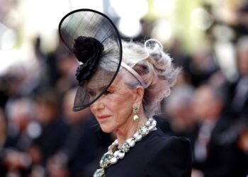 Helen Mirren dice que James Bond debe ser siempre interpretado por un hombre