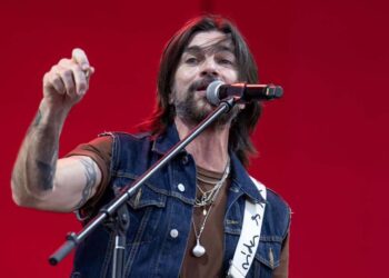 Juanes se inspira en el estilo compositivo de The Beatles para 'Cuando estamos tú y yo'