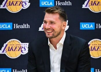 Luka Doncic renueva con los Lakers por tres años y 165 millones de dólares