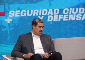 Nicolás Maduro jura que a Venezuela "no la toca nadie"